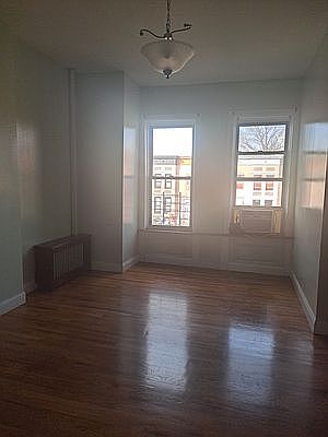 1st image of 370 Hawthorne St APT 2