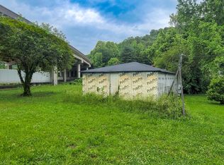 210 E Spring St, Oliver Springs, TN 37840