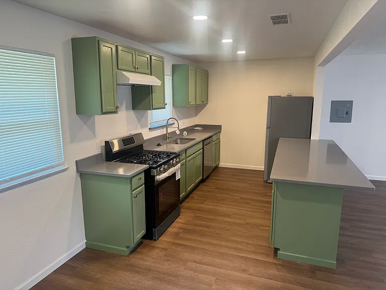 5637 Comer Dr — Photo 38