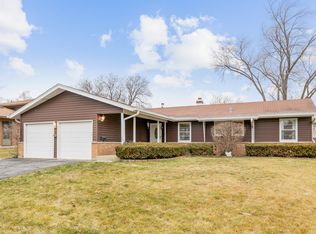 32 Keswick Rd, Elk Grove Village, IL 60007