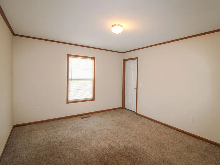 130 Meadows Ln — Photo 14