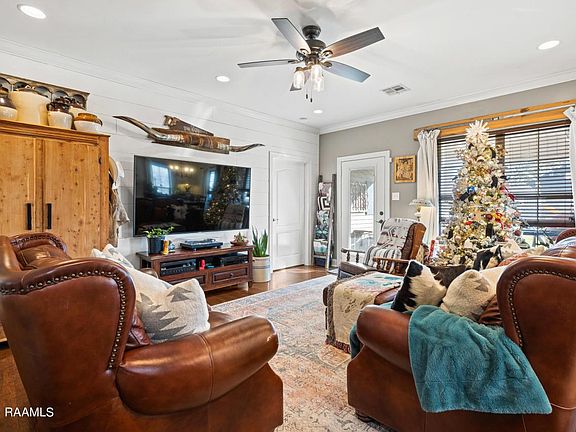 4th image of 201 Ennis Dr