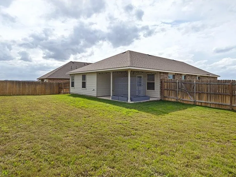 2405 Elba Dr — Photo 24