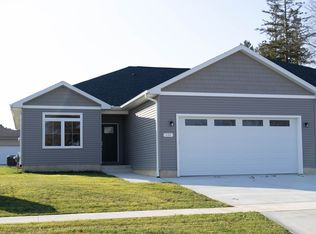 104 Bergen Dr, Waterloo, IA 50701