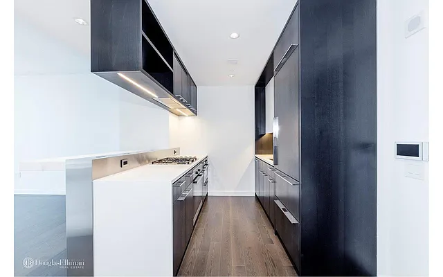 Rented by Douglas Elliman | media 16