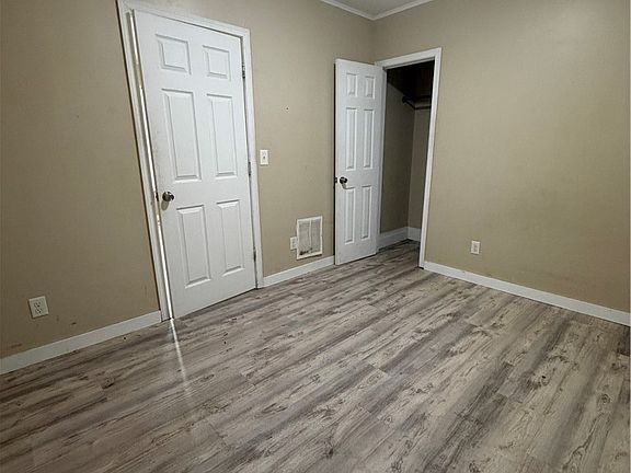 4th image of 1533 La Salle Ave