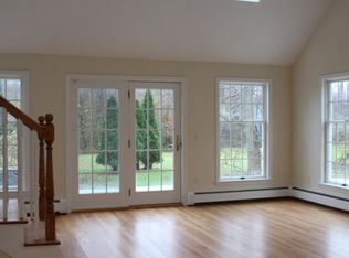 152 E Main Rd, Portsmouth, RI 02871