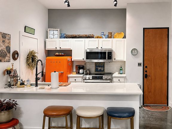 4th image of 2502 Live Oak St APT 322