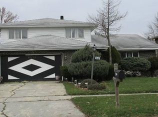 8530 Broadmoor Dr, Palos Hills, IL