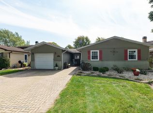 1719 W Magnolia Ln, Mount Prospect, IL 60056