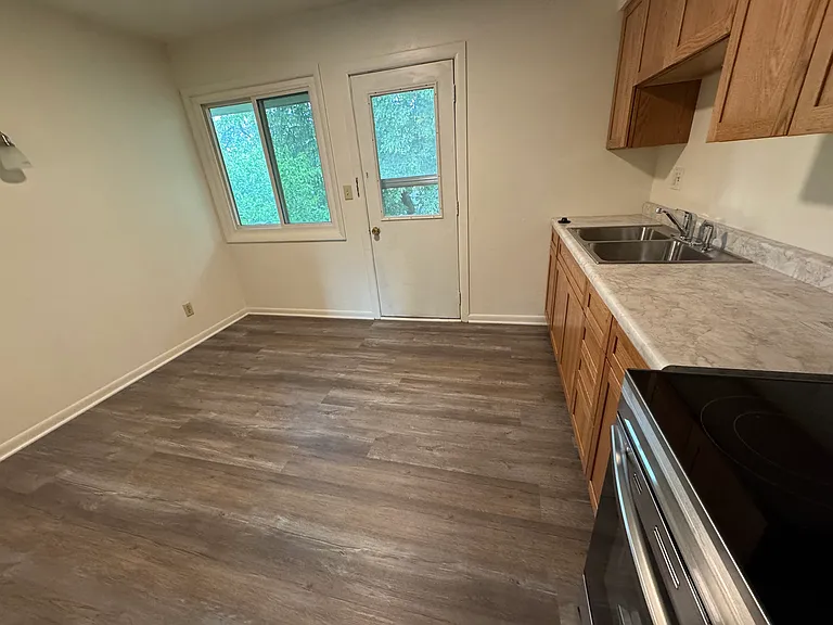 707 Kellogg Ave — Photo 6