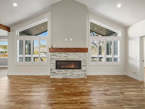 3rd image of 261 Falcon Place