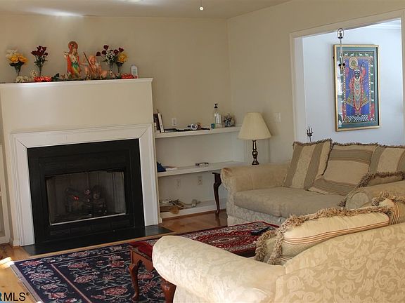 4th image of 14 Sherwood Dr