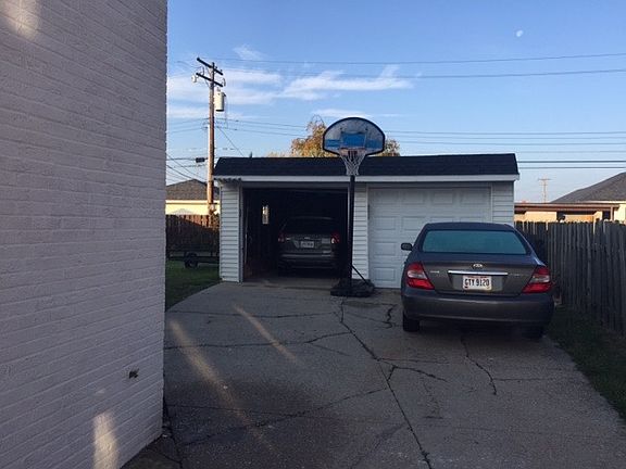 3rd image of 3362 W 210th St