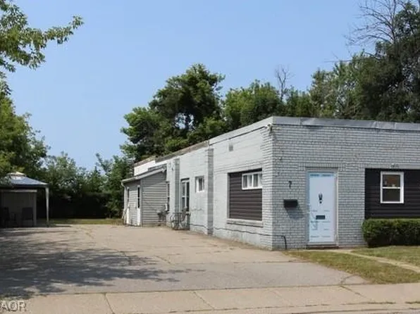 7 Beech St, Saint Catharines, ON L2R 2B6