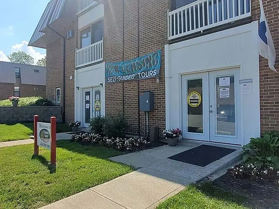 Brookhollow Apartments - BHA