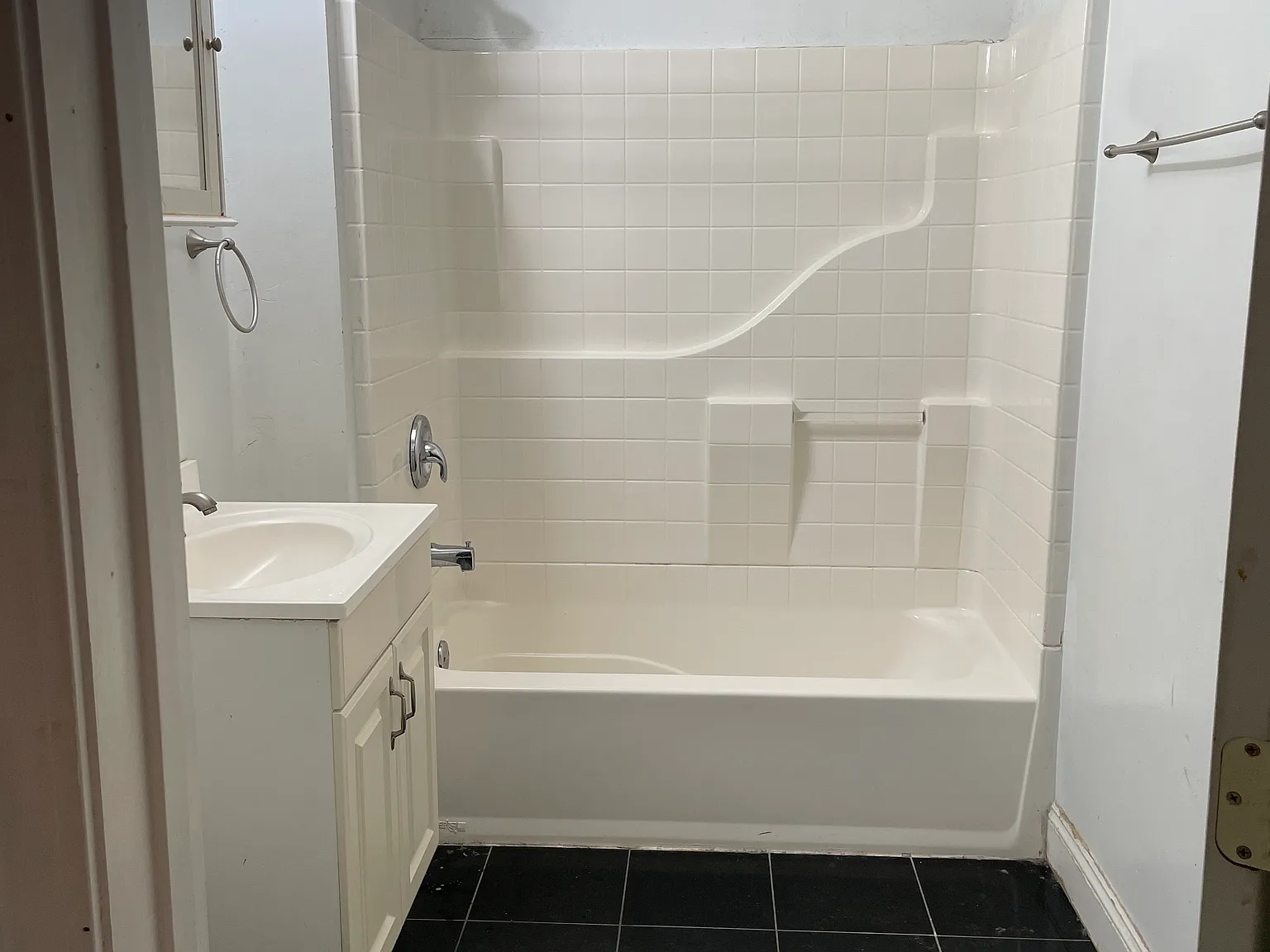 3 bed, 1040 sqft, $2,150 — Photo 4