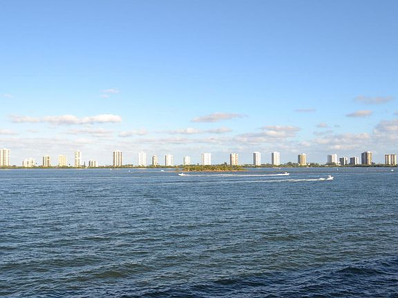 5th image of 100 Shore Ct APT 203