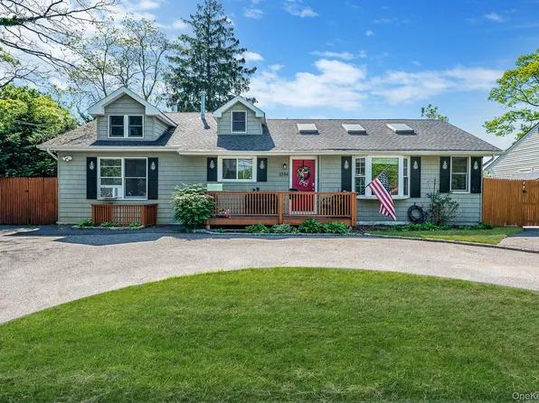 1096 Manor Lane, Bay Shore, NY 11706