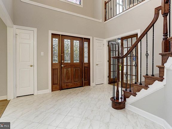 2nd image of 907 Stonington Ct