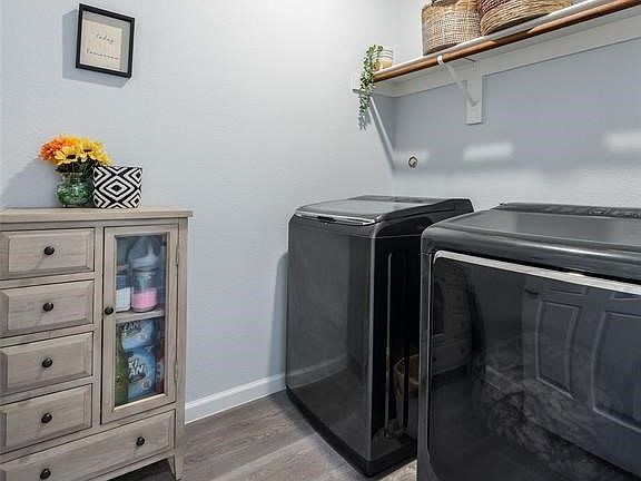5th image of 4902 Bourland St