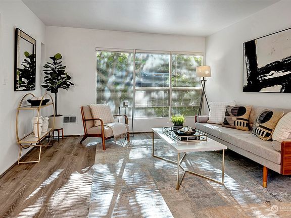 3rd image of 860 100th Avenue NE #38