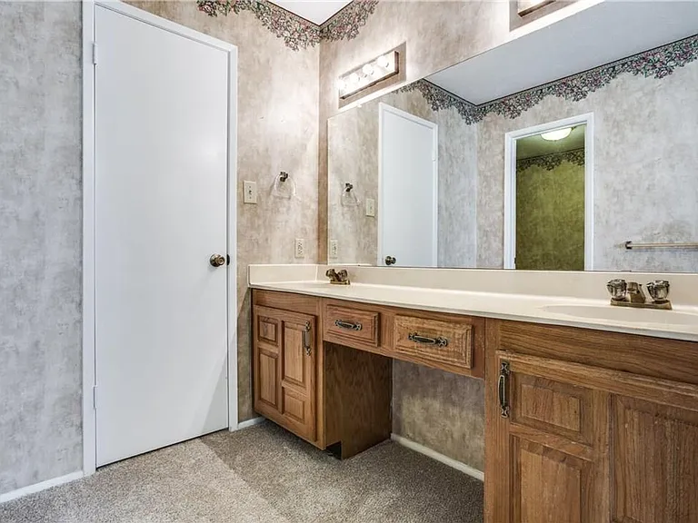 7612 Jerome Dr — Photo 10