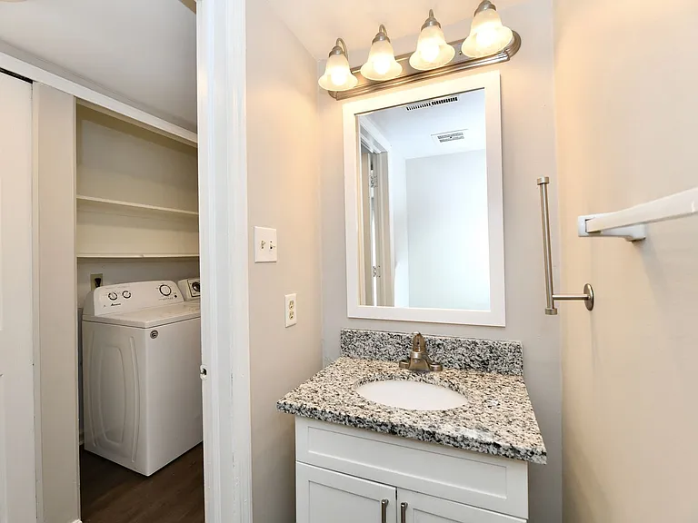 Park Lane Apartments — Photo 55