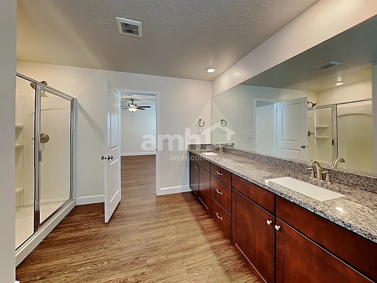 3028 E North Village Dr — Photo 11