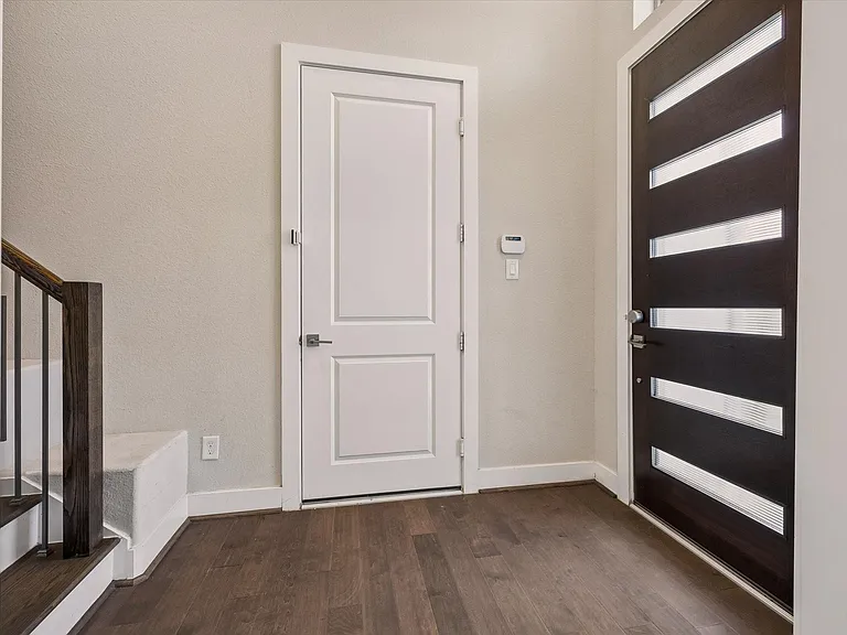 5912 E Post Oak Ln — Photo 2