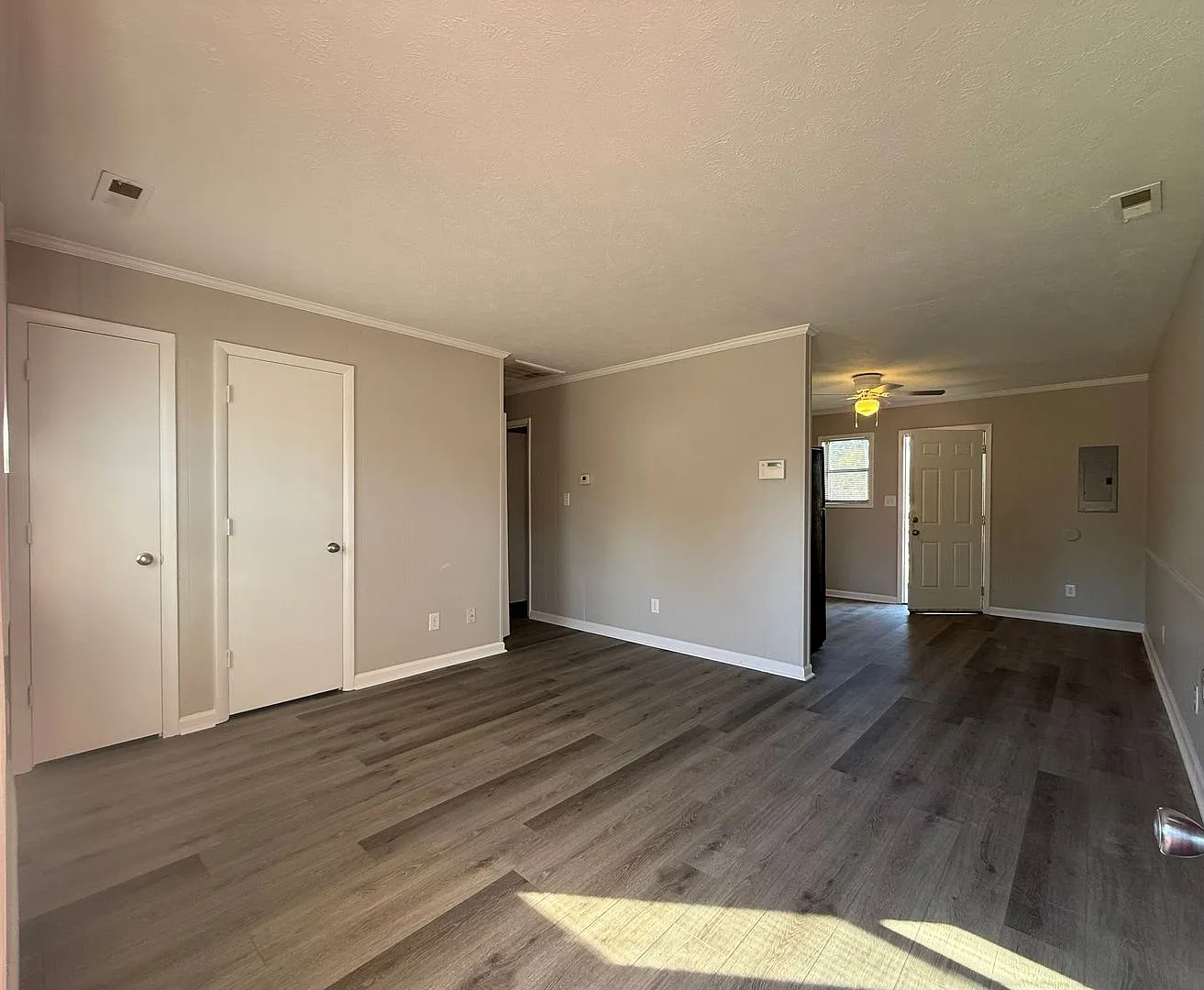 503 Lake Avenue — Photo 2