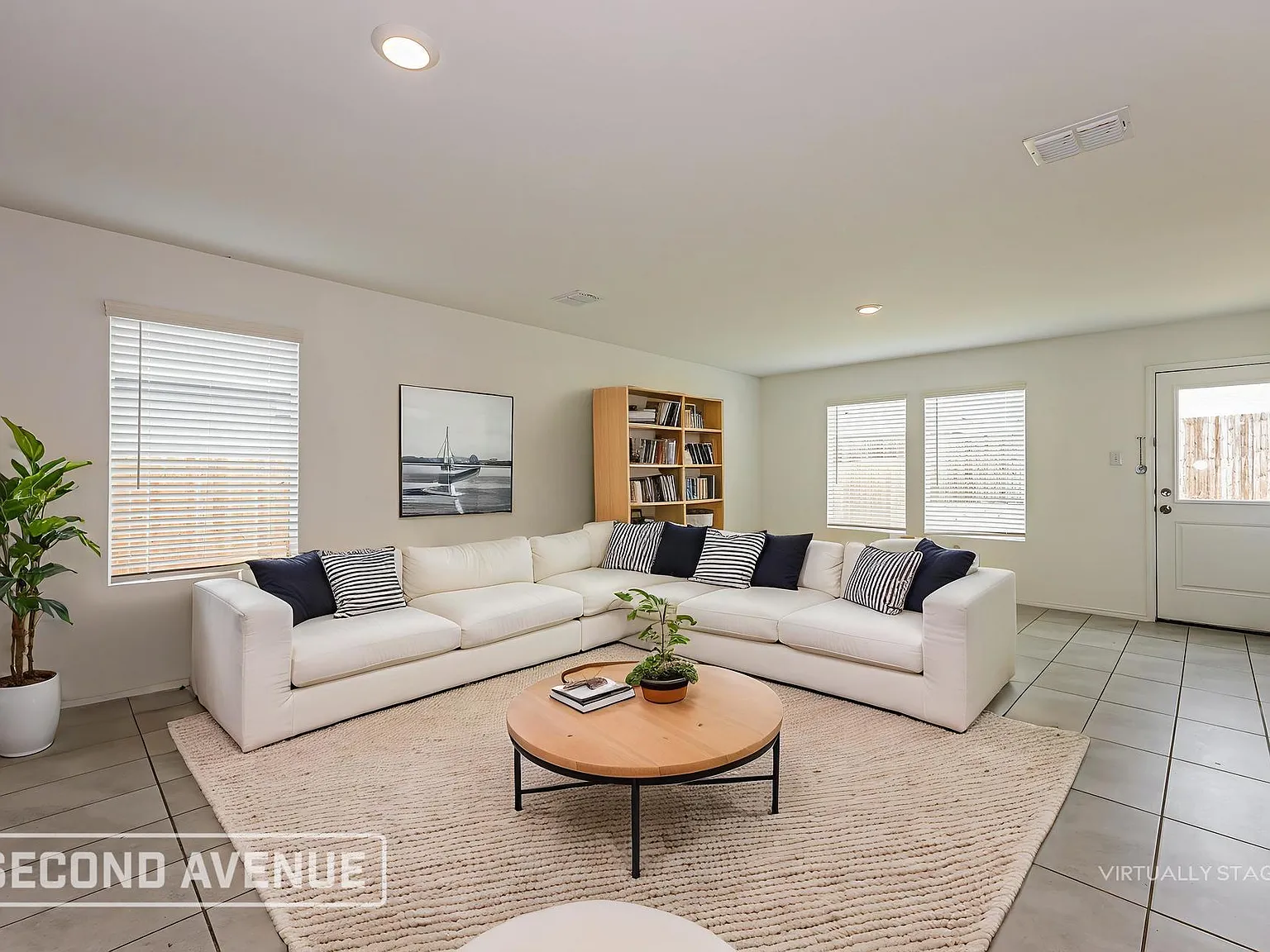 4 bed, 2.0 bath, 1500 sqft, $2,049 — Photo 2