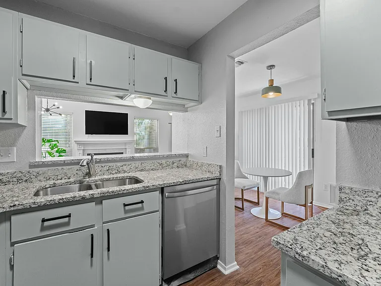 2018 W Rundberg Ln #15B — Photo 8