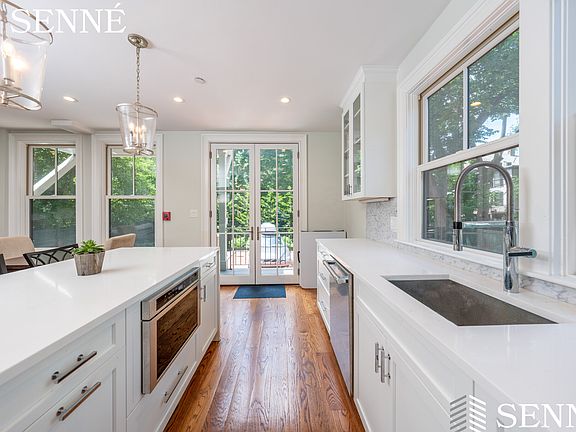 3rd image of 43 Essex St #2