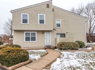 573 Summer Winds Ln, Saint Peters, MO 63376