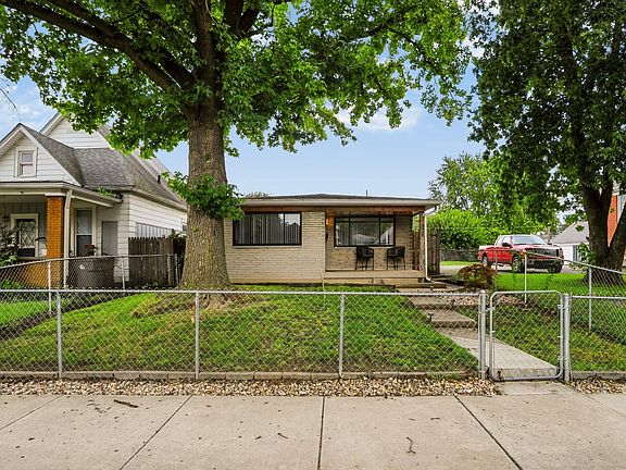 3rd image of 828 Cottage Ave