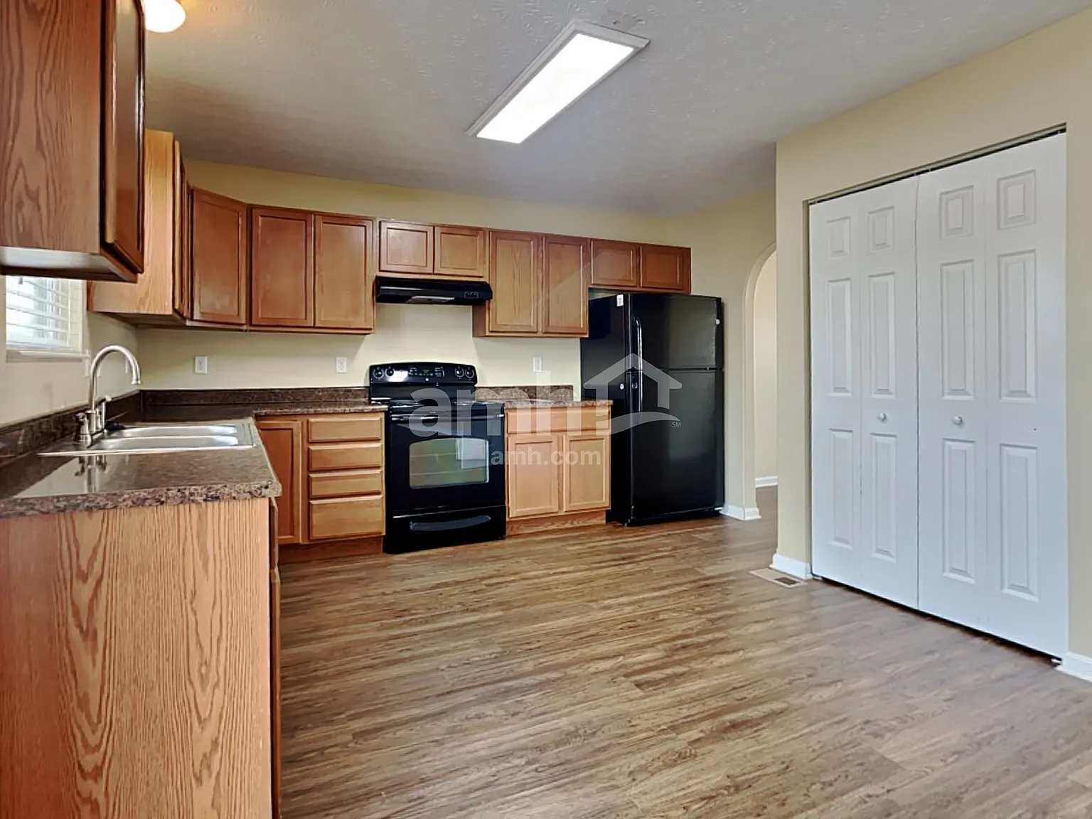 4 bed, 3.5 bath, 2400 sqft, $2,865 — Photo 3