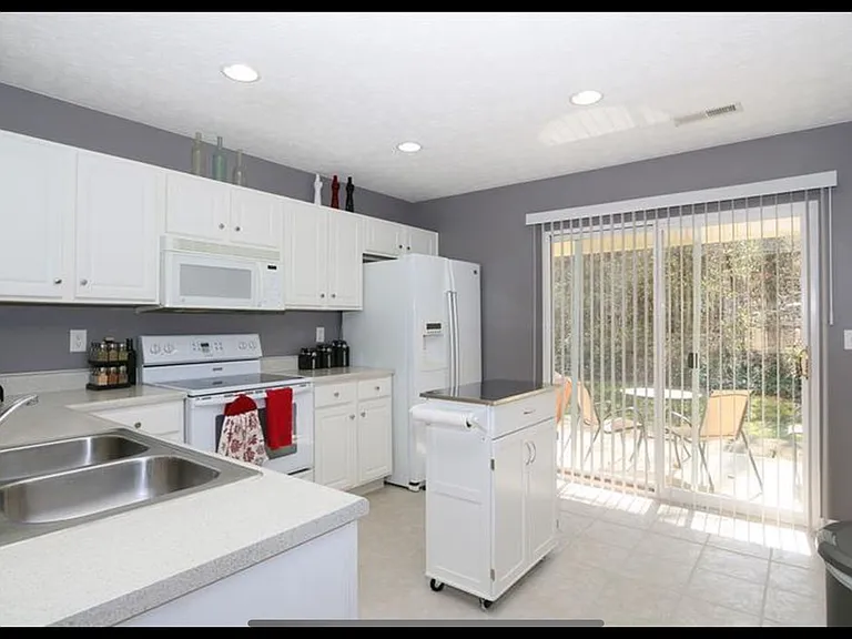 4175 Spyglass Hl — Photo 7
