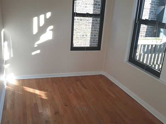 2nd image of 4520 N Lincoln Ave