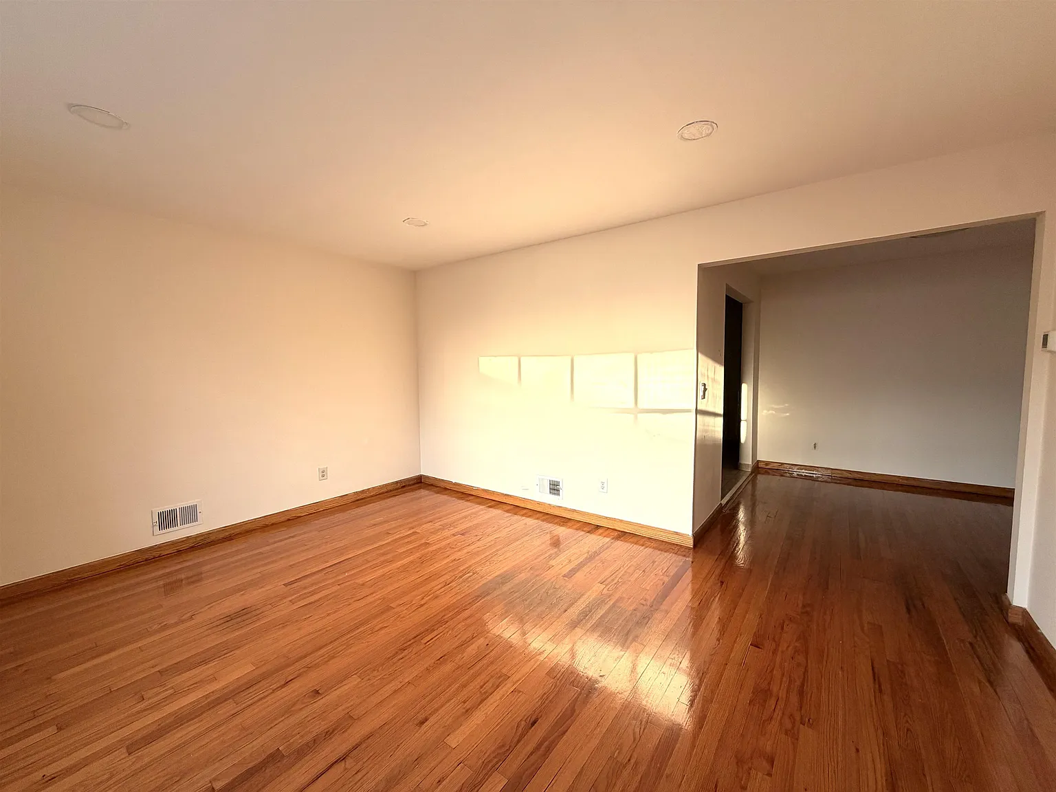 2 bed, 1.0 bath, $2,650 — Photo 2