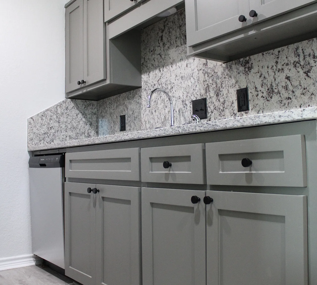 2 bed, $3,400 — Photo 1