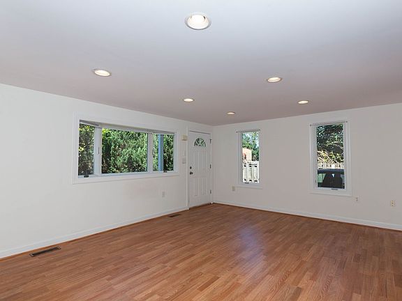 3rd image of 1057 Jefferson Ave #A