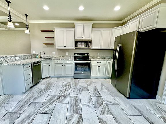 4th image of 153 Roanoke Station Cir