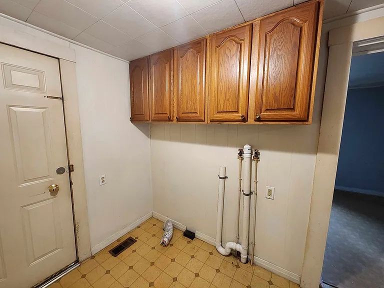 220 Evans Ave — Photo 8