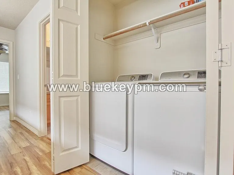 985 SE Tamango St — Photo 12
