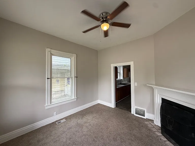 938 W Edwards St — Photo 2