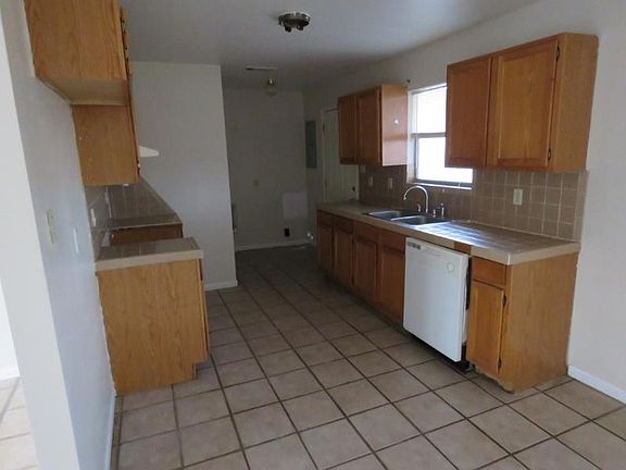 3rd image of 192 Crescent Creek Ln