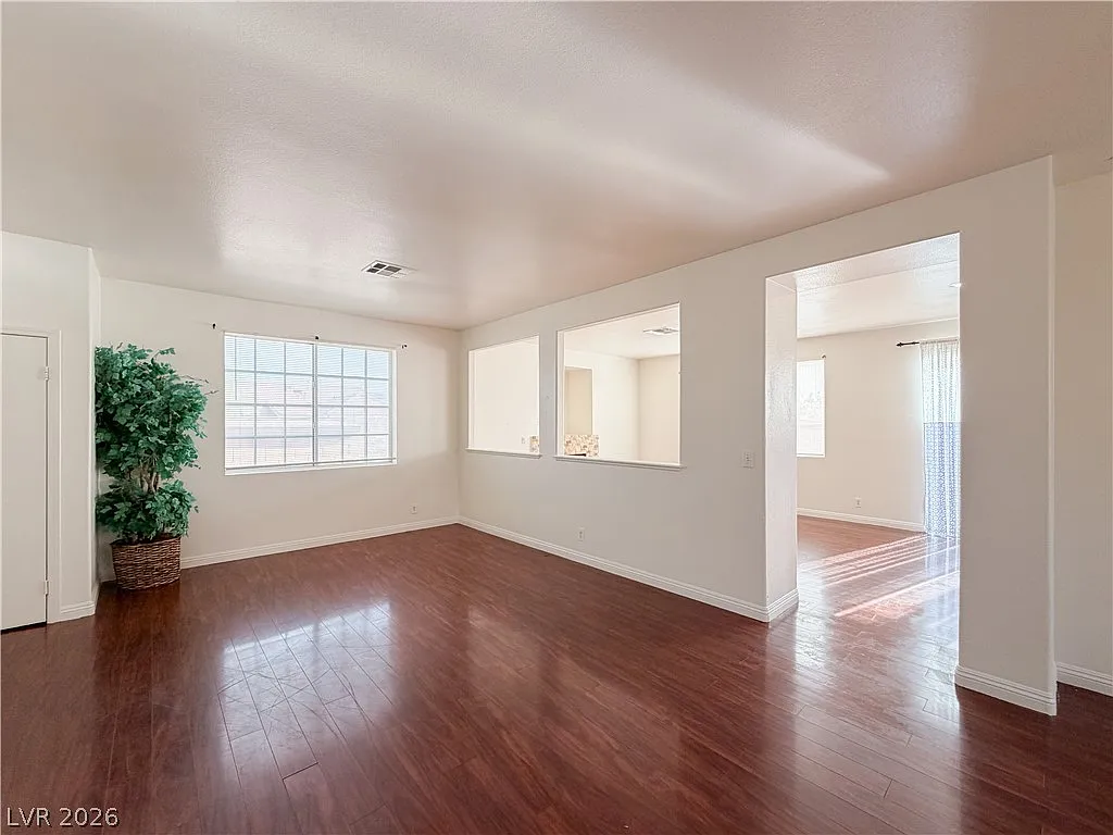 4 bed, 2.5 bath, 2068 sqft, $2,200 — Photo 4