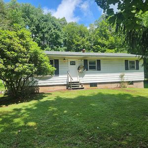 67 Am Hughes Blvd, Gouldsboro, PA, 18424