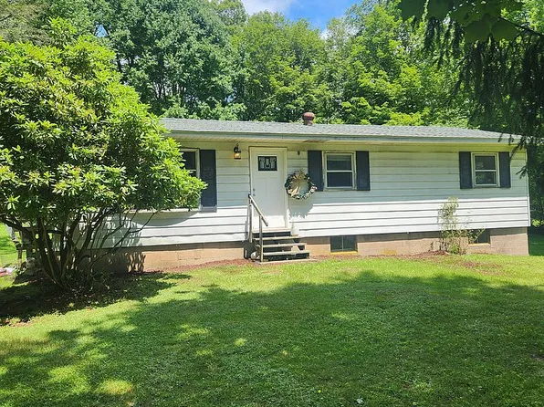 67 Am Hughes Blvd, Gouldsboro, PA 18424